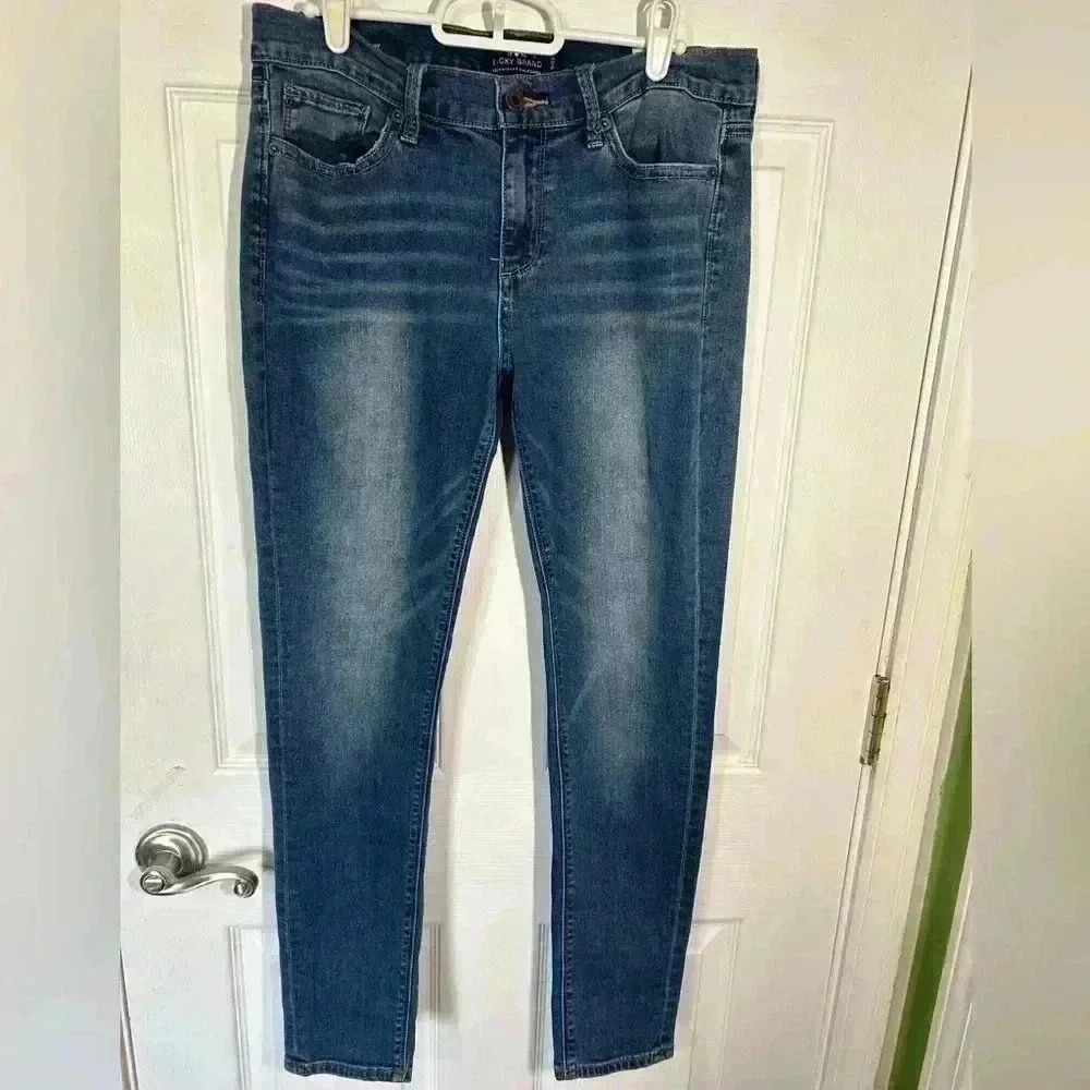 Lucky Brand Brooke Skinny Jean. Size 6/28. Medium wash denim.
